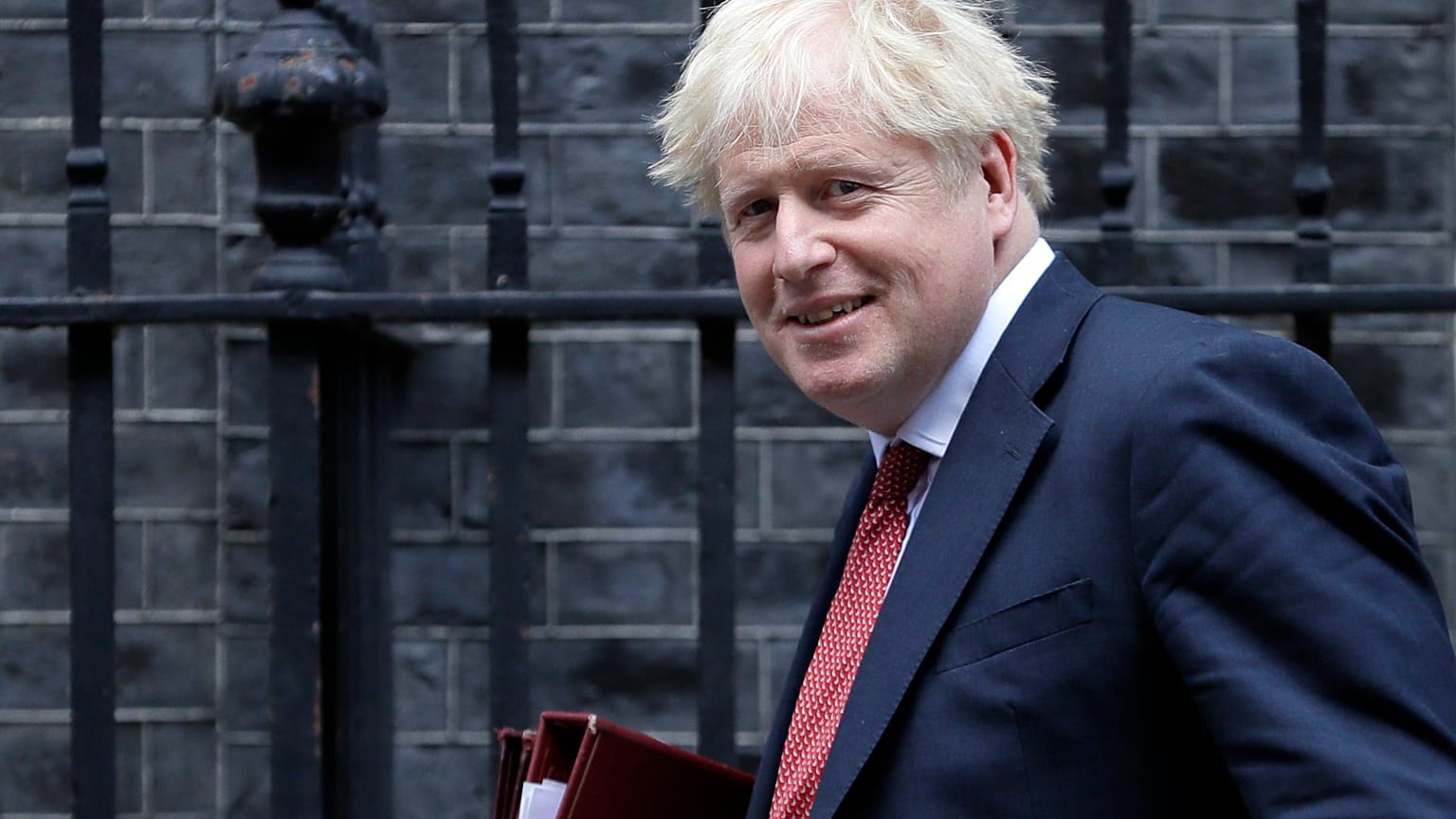Boris Johnson defende projeto-lei que viola acordo do Brexit