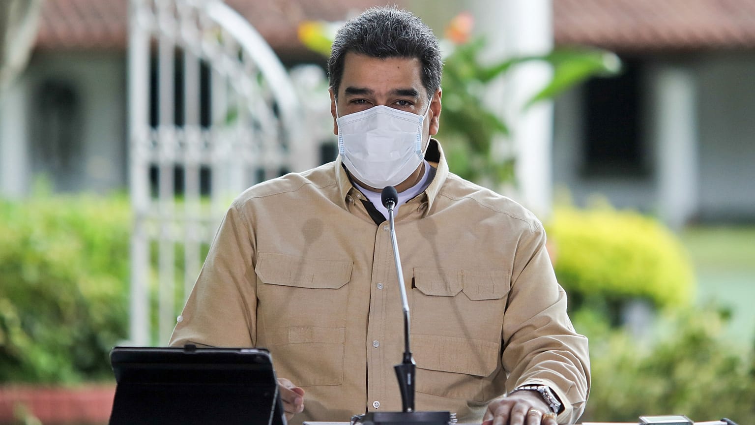 El presidente de Venezuela, Nicolás Maduro, con mascarilla