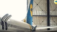 وقامت الراكبة التي كانت تتوق لبعض الهواء النقي بعيداً عن الجو شديد الحرارة بفتح مخرج الطائرة من طراز بوينغ 737، أمام زوجها وأطفالها وركاب آخرين