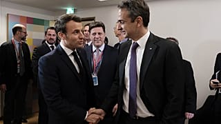 Ο πρόεδρος της Γαλλίας Ε.Μακρόν με τον πρωθυπουργό της Ελλάδας Κ.Μητσοτάκη