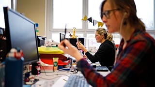 Social workers give online support to school students in Berlin