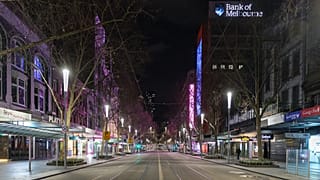 Kihalt Melbourne főutcája, a Swanston Street