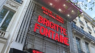 Les célèbres lettres en néon de l'Olympia se sont rallumées dimanche