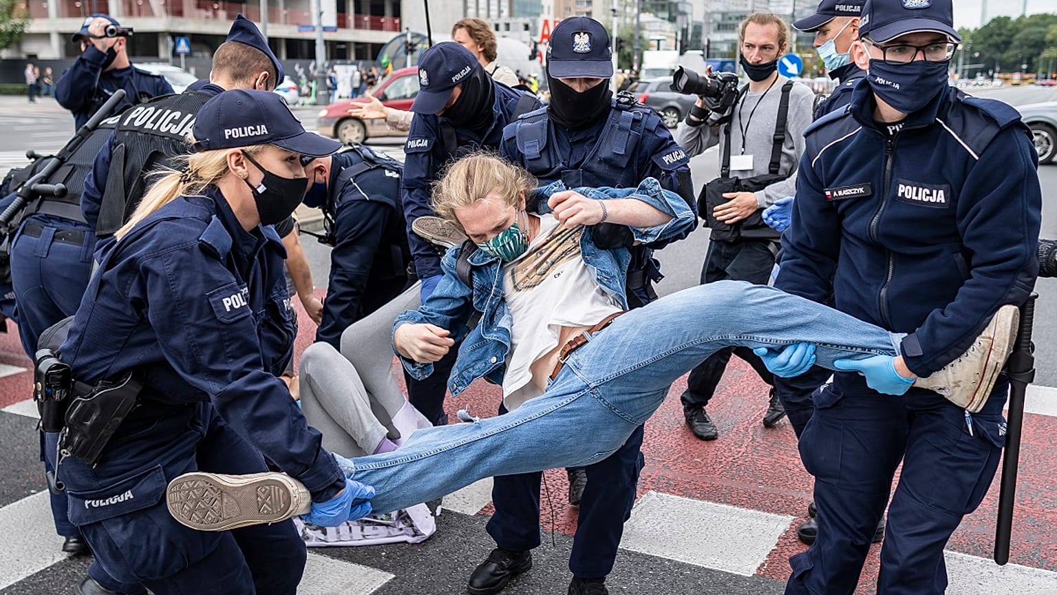 Climat : des militants d’Extinction Rébellion manifestent à Varsovie