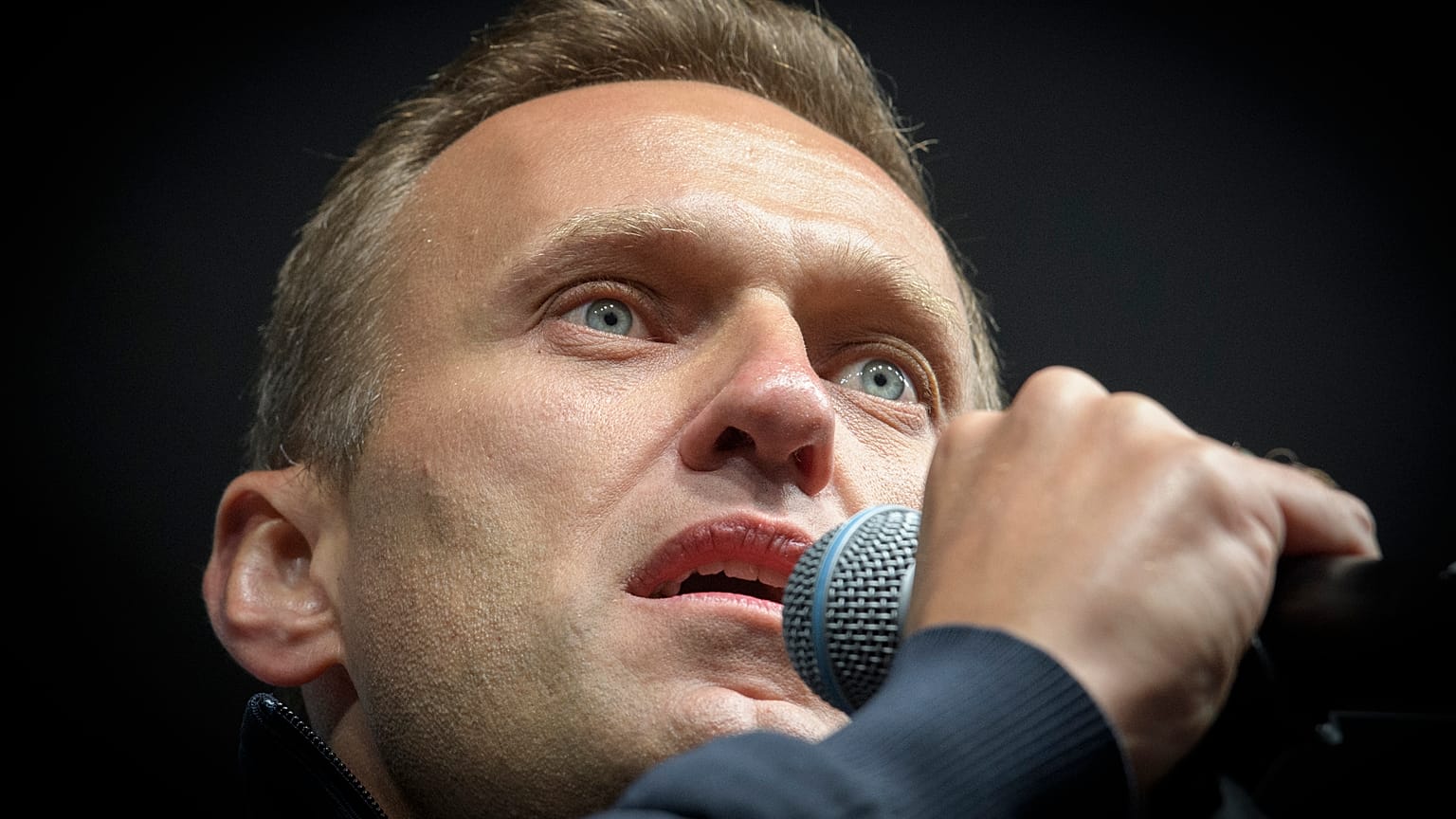 Esta foto de archivo tomada el 29 de septiembre de 2019 muestra al líder de la oposición rusa Alexei Navalni dando un discurso durante una manifestación en Moscú.