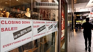 ملصقات عن تنزيلات بنسبة 80% قبل الإغلاق 