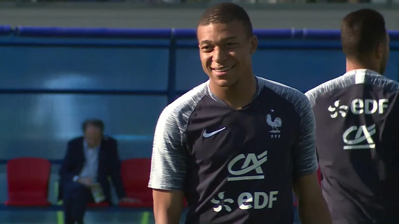 Kylian Mbappé testa positivo a covid-19