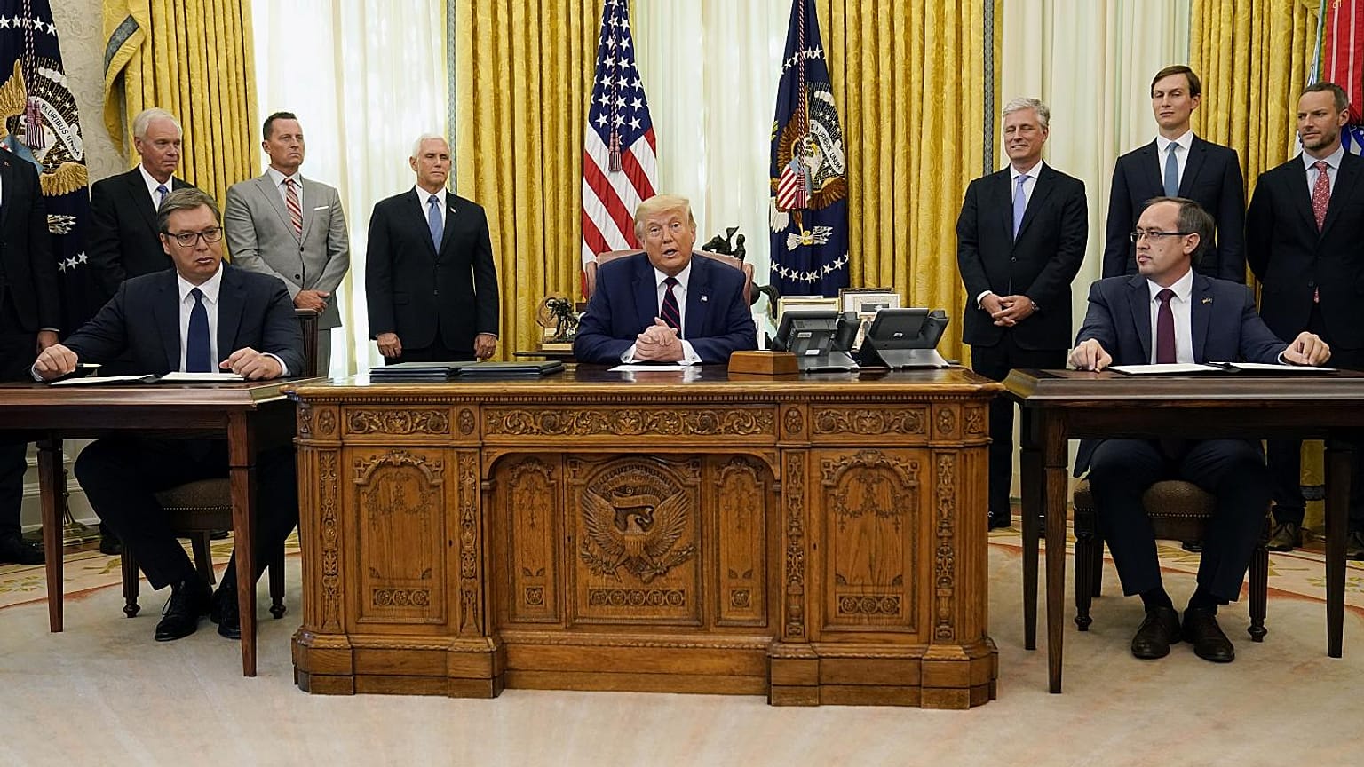 Kosova Başbakanı Avdullah Hoti, Sırbistan Cumhurbaşkanı Aleksandar Vucic ve ABD Başkanı Donald Trump 