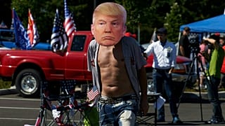 Trumpot támogató motoros-autós parádé Oregon Cityben