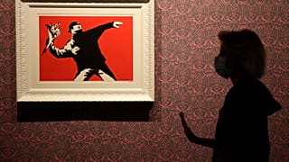 "Love Is in the Air" von Banksy