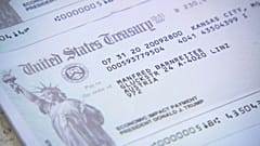 Uno de los cheques enviados por la Administración Trump a jubilados europeos