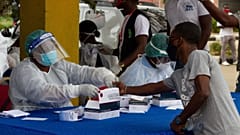 Realização de testes à Covid-19 em Luanda no final de agosto