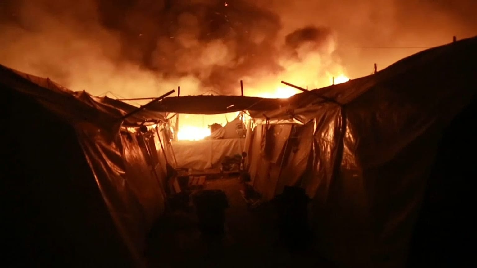 Campo de refugiados de Moria em chamas