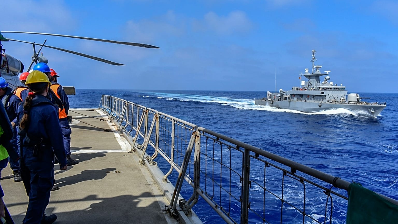 Buques de guerra griegos durante unas maniobras con Emiratos Árabes Unidos a principios de septiembre