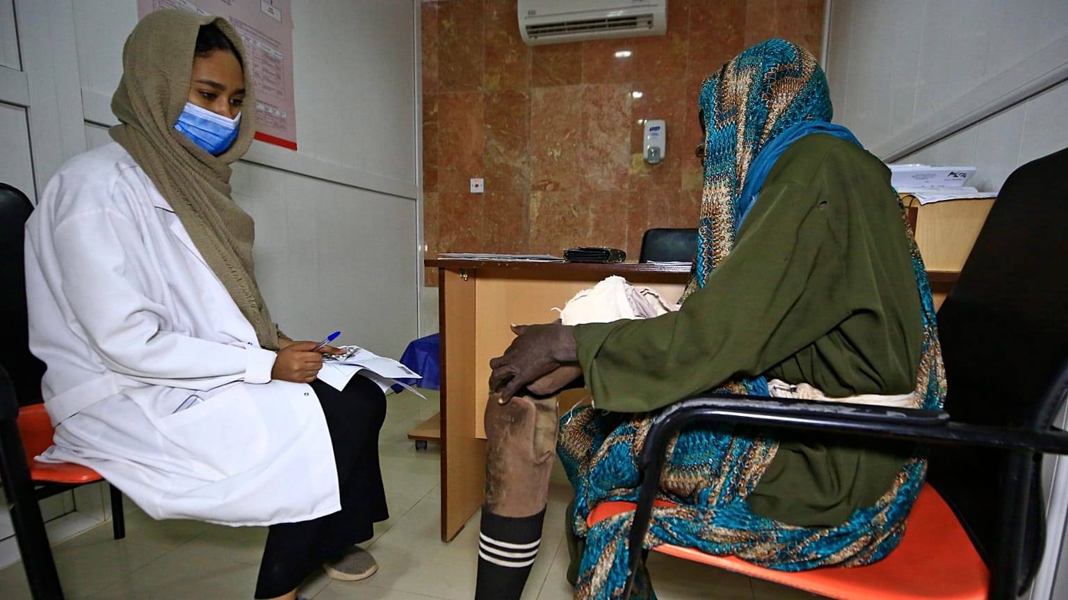 المريضة خديجة أحمد في مركز أبحاث المايستوما بمدينة سوبا السودانية 
