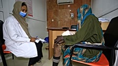 المريضة خديجة أحمد في مركز أبحاث المايستوما بمدينة سوبا السودانية 