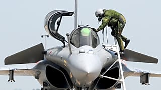 Hindistan'ın Fransa'dan aldığı 36 Rafale jetinin beşi teslim edildi