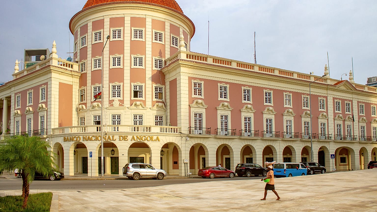 Standard Bank, de São Vicente, tem colaborado com o Banco Nacional de Angola 