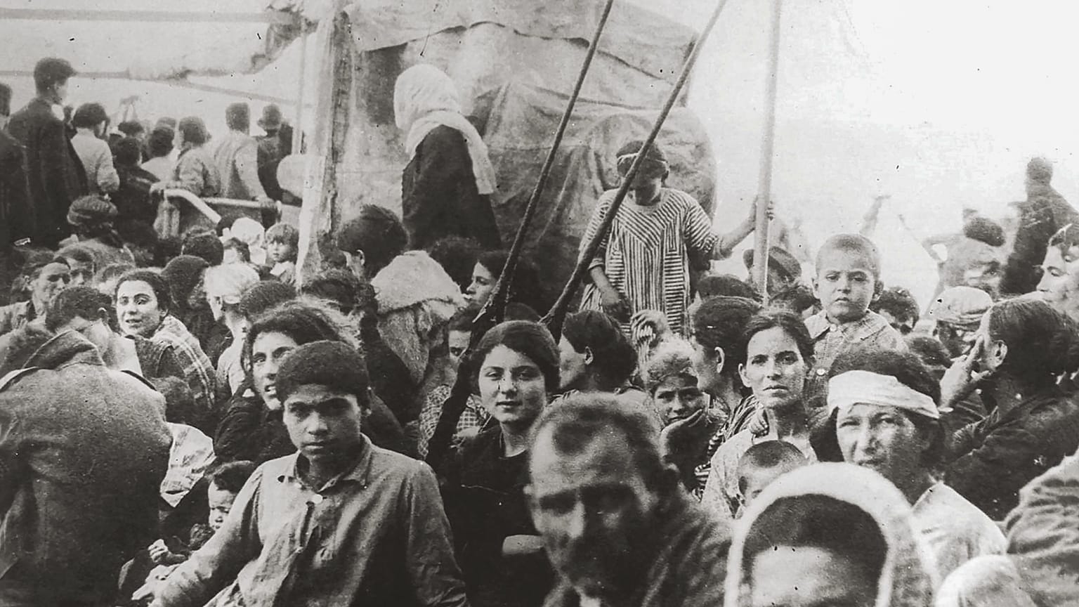 Greek refugees fleeing Asia Minor.