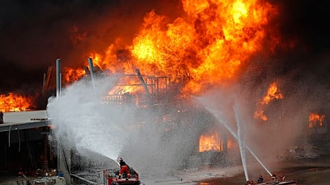 Libano, le immagini del nuovo incendio al porto di Beirut