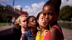 لقطة لبطلات الفيلم الفرنسي "مينيون"