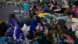 لاجئون بلا مأوى بسبب الحريق الهائل الذي أتى على معظم مخيم موريا في جزيرة لسبوس اليونانية