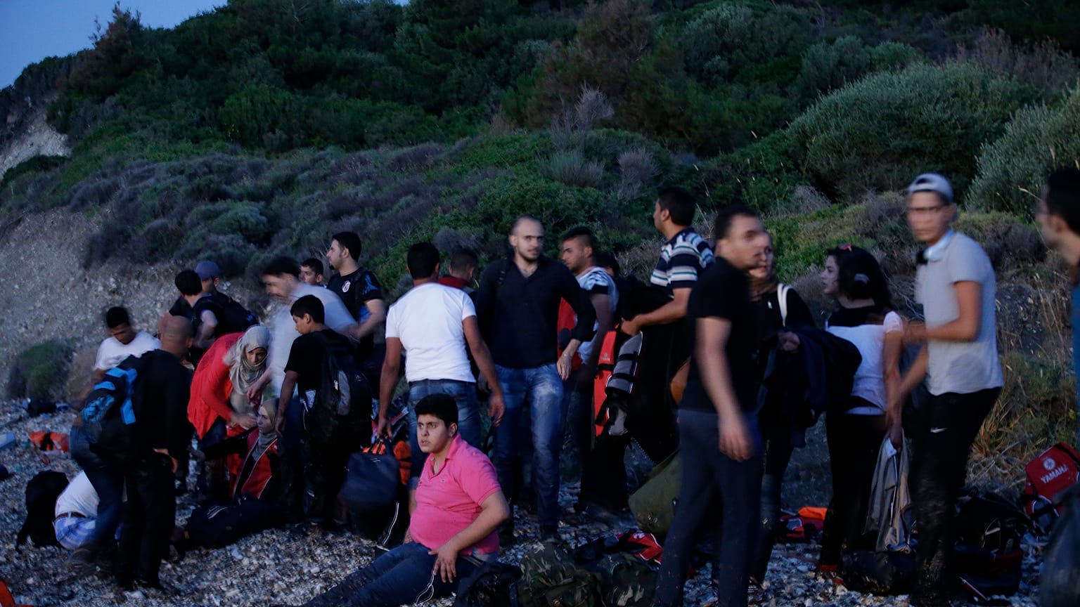 Lesbo, la protesta dei migranti di Moria: chiedono di lasciare l'isola 