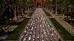 Acto simbólico en el Arco de Triunfo de Barcelona durante la Diada 
