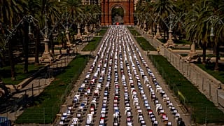 Acto simbólico en el Arco de Triunfo de Barcelona durante la Diada 