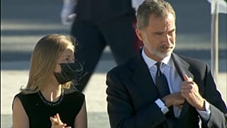 La princesa Leonor junto con su padre el Rey Felipe VI