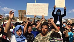 Lesbos: Neue Zelte, Proteste und Tränengas