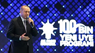 Türkiye Cumhurbaşkanı Recep Tayyip Erdoğan, Fransız mevkidaşı Macron'a sert sözler söyledi.