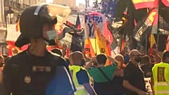 Miles de manifestantes piden la dimisión de Pedro Sánchez por su "nefasta" gestión de la pandemia