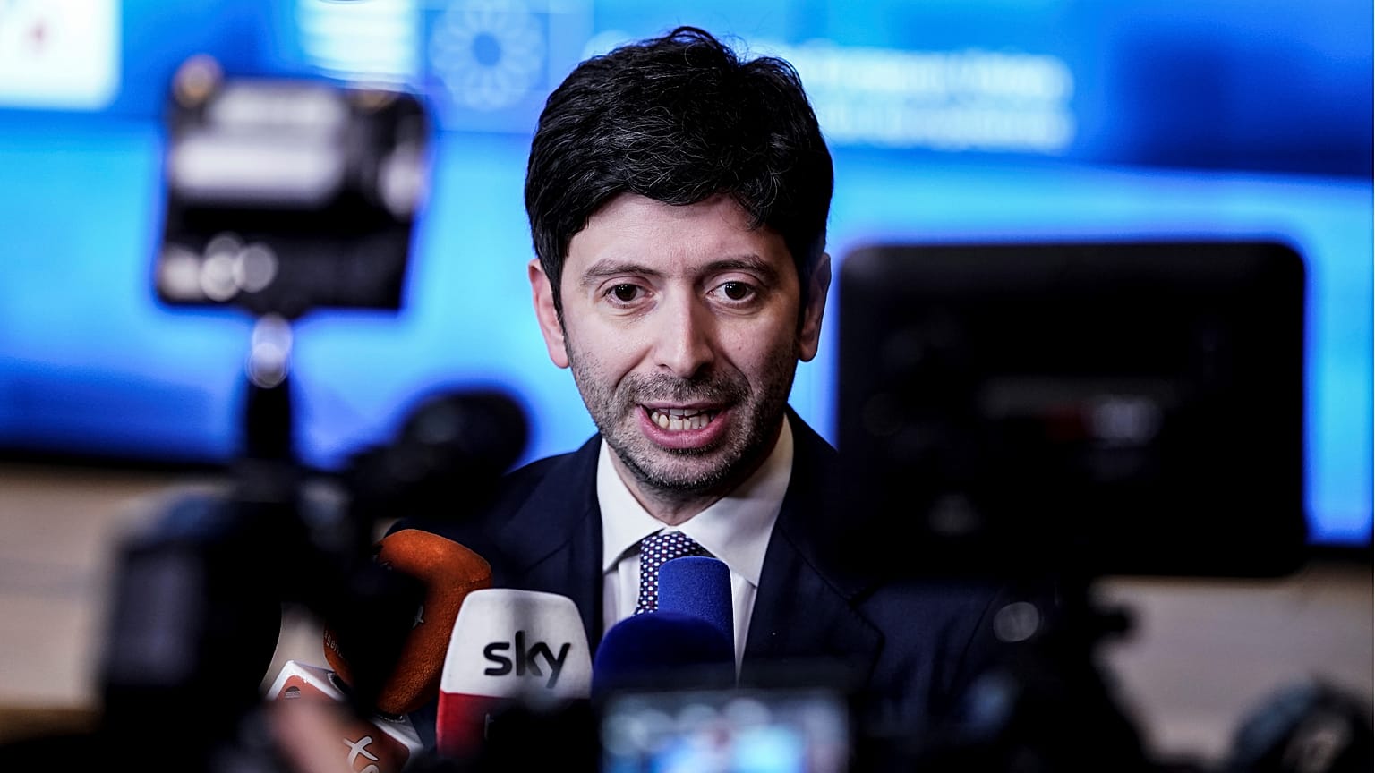 İtalya Sağlık Bakanı Roberto Speranza, Covid-19 pandemisinin  kış sonunda geride kalabileceğini söyledi.