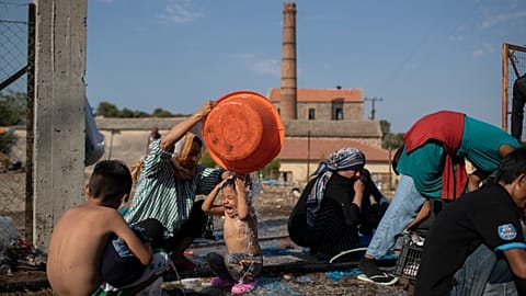 Moria mülteci kampında çıkan yangınlar sonrasında kamp boşaltıldı 