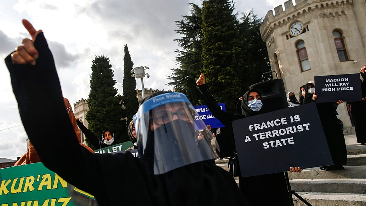 Protesta contra el semanario francés Charlie Hebdo en Estambul (Turquía)