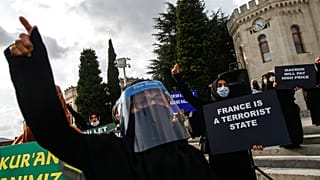 Protesta contra el semanario francés Charlie Hebdo en Estambul (Turquía)