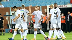 Süper Lig'de sezonun ilk büyük maçında Beşiktaş deplasmanda karşılaştığı zorlu rakibi Trabzonspor'u 3-1 mağlup etti.