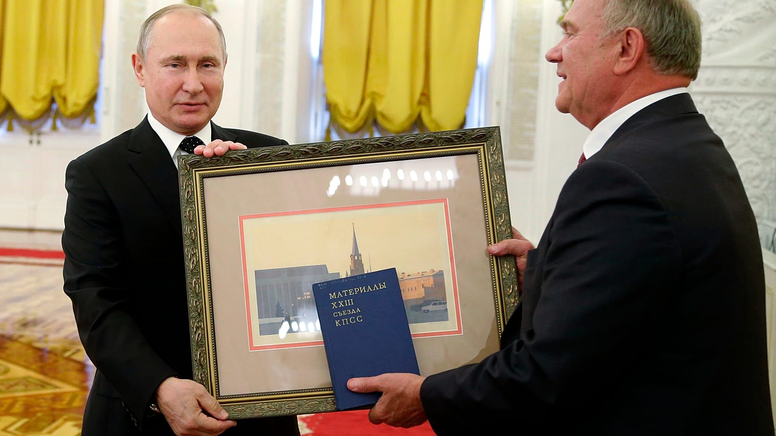 Vlagyimir Putyin és Gennagyij Zjuganov 2019-ben