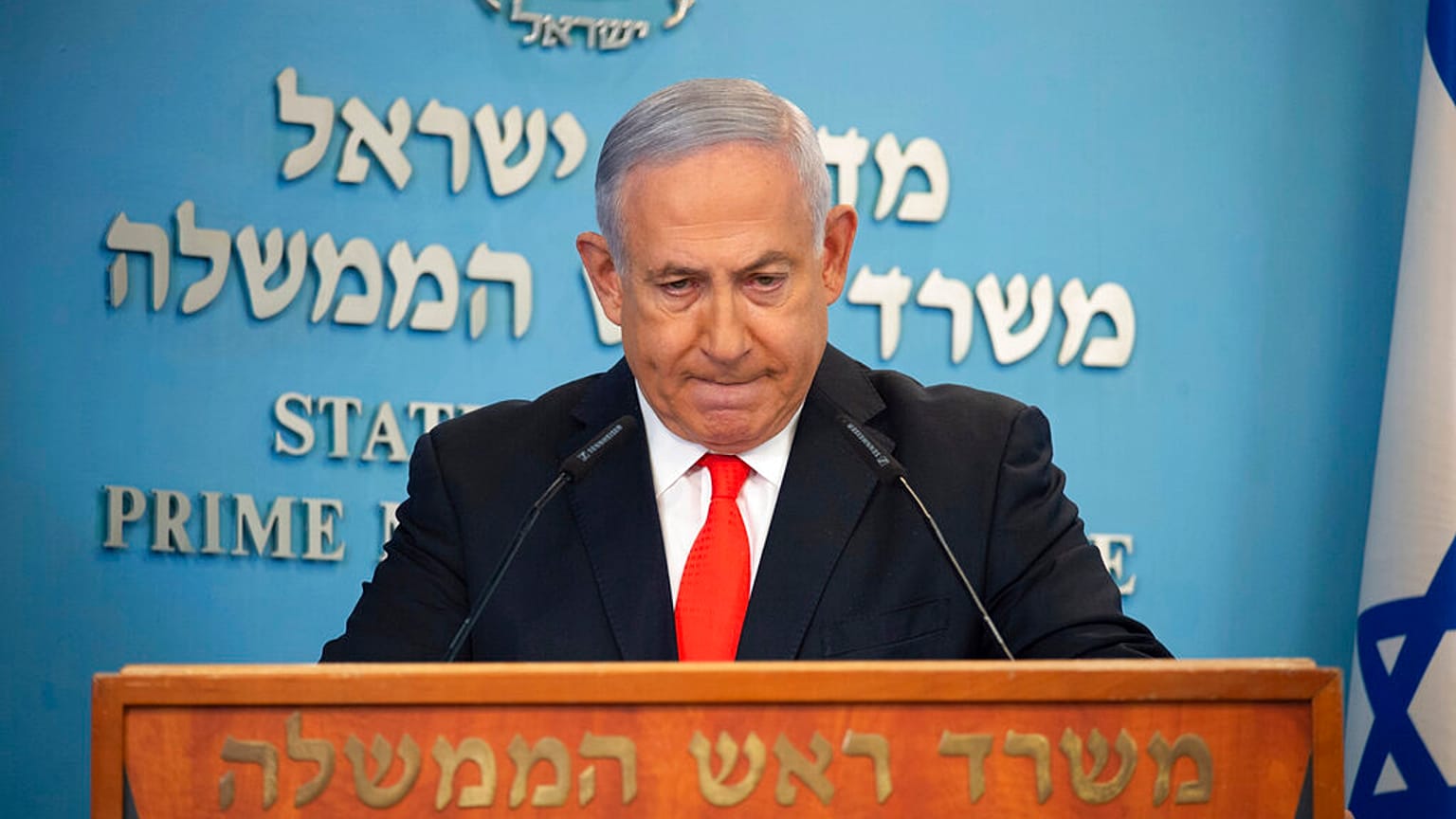 El primer ministro israelí Benjamin Netanyahu en rueda de prensa antes de anunciar el confinamiento