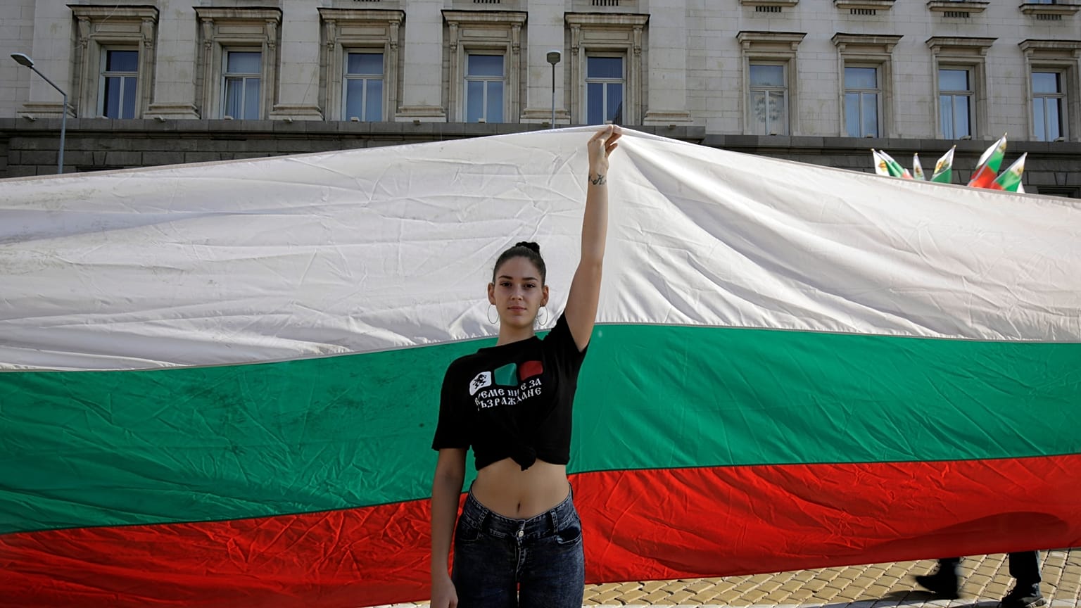 Une manifestante lors du 64ème jour de manifestation contre le gouvernement à Belgrade, le 10 septembre 2020