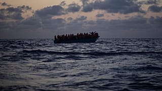 الهجرة غير الشرعية 