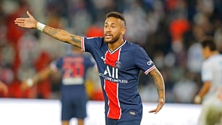 نيمار داسيلفا لاعب باريس سان جيرمان خلال مباراة كرة القدم في الدوري الفرنسي الأول بين باريس سان جيرمان ومرسيليا في حديقة الأمراء في باريس، فرنسا.