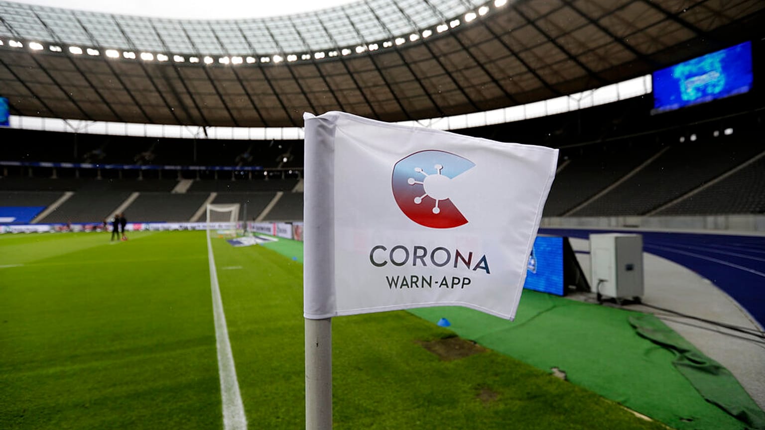 Leeres Fußballstadion vor einem Bundesliga-Spiel, 20.6.2020