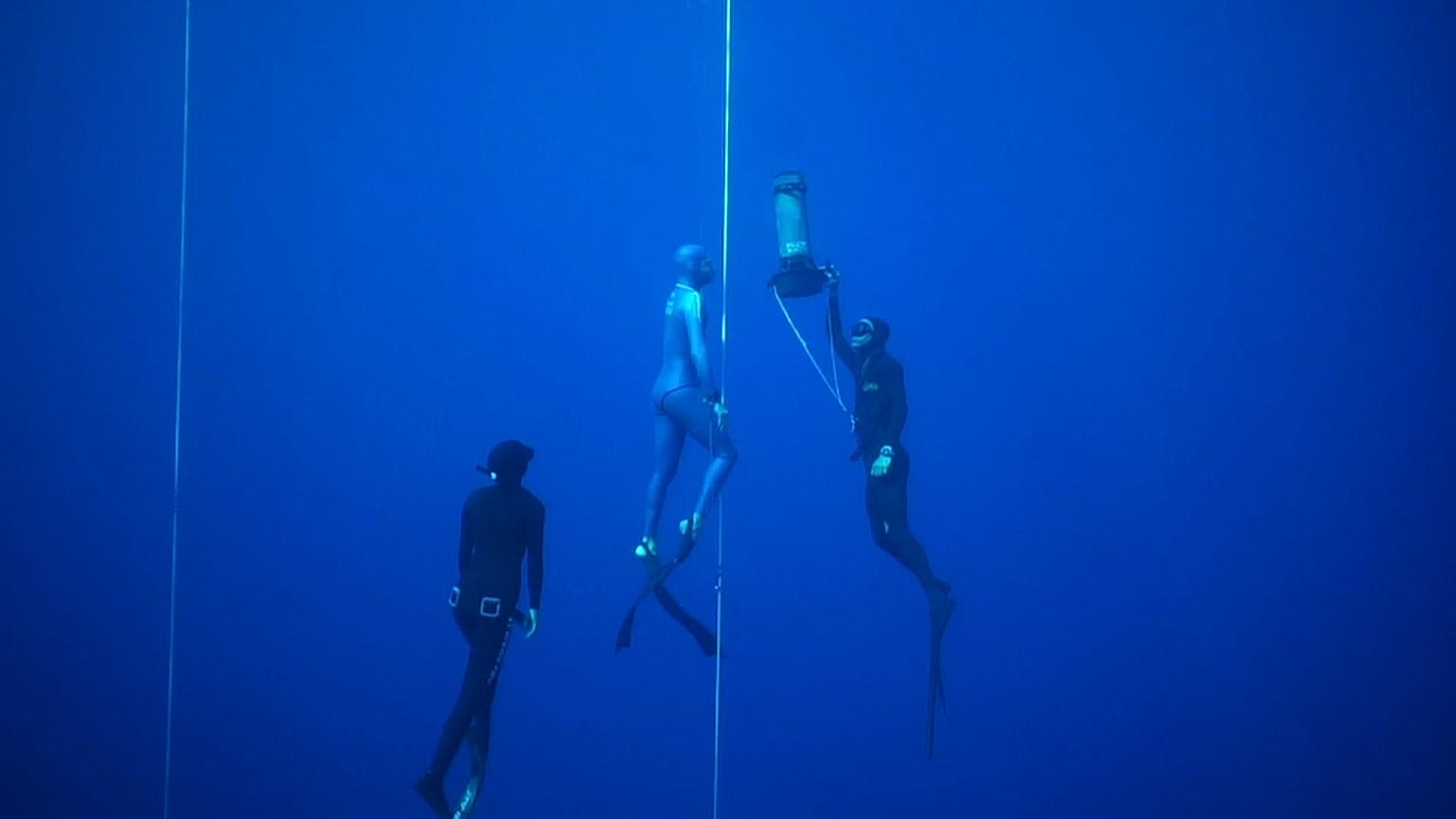 Apnée profonde : une histoire dingue qui finit sur un record à 112 m pour Arnaud Jérald