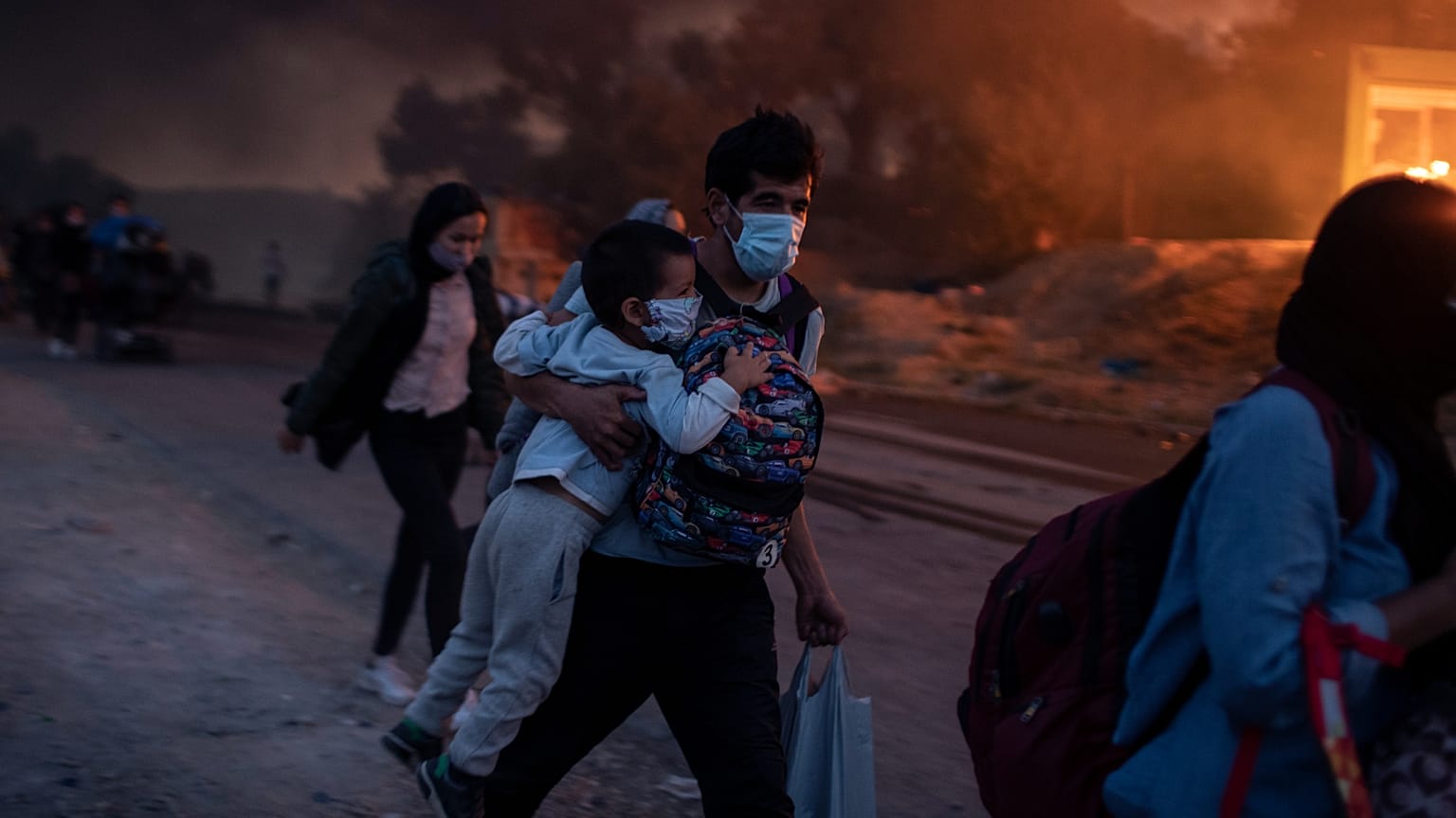 Yunanistan'da bir mülteci kampında çıkan yangın