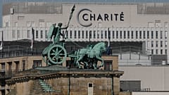 Во вторник Навальный выложил первое фото с того момента, как ему стало плохо
