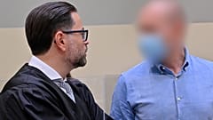 Der Arzt Mark S. schwieg zum Prozessauftakt in München