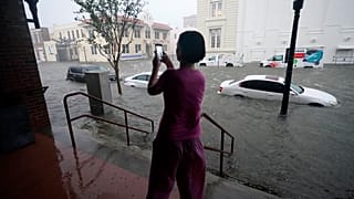 La città di Pensacola allagata