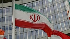 پرچم ایران مقابل مقر آژانس بی‌المللی انرژی اتمی